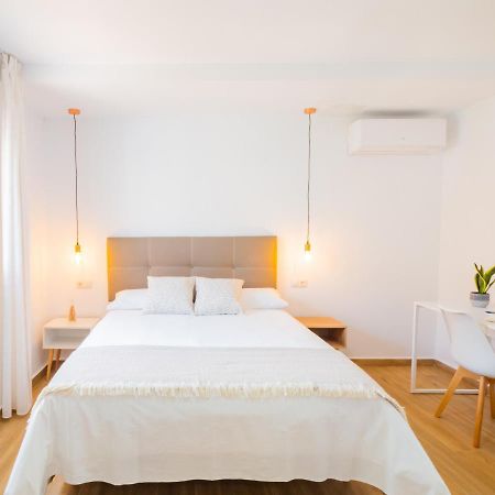 Cubo'S Hostal William'S Sunny 1 With Breakfast Torre de Benagalbon Esterno foto