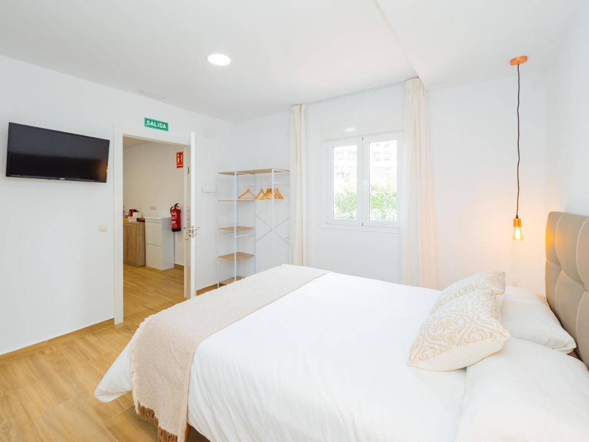 Cubo'S Hostal William'S Sunny 1 With Breakfast Torre de Benagalbon Esterno foto