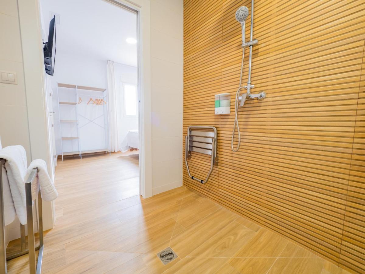 Cubo'S Hostal William'S Sunny 1 With Breakfast Torre de Benagalbon Esterno foto