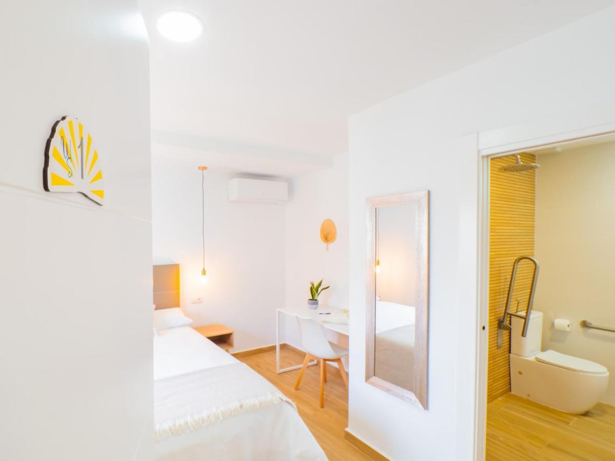 Cubo'S Hostal William'S Sunny 1 With Breakfast Torre de Benagalbon Esterno foto