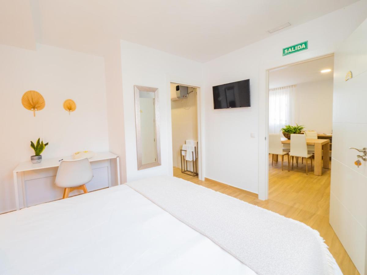 Cubo'S Hostal William'S Sunny 1 With Breakfast Torre de Benagalbon Esterno foto